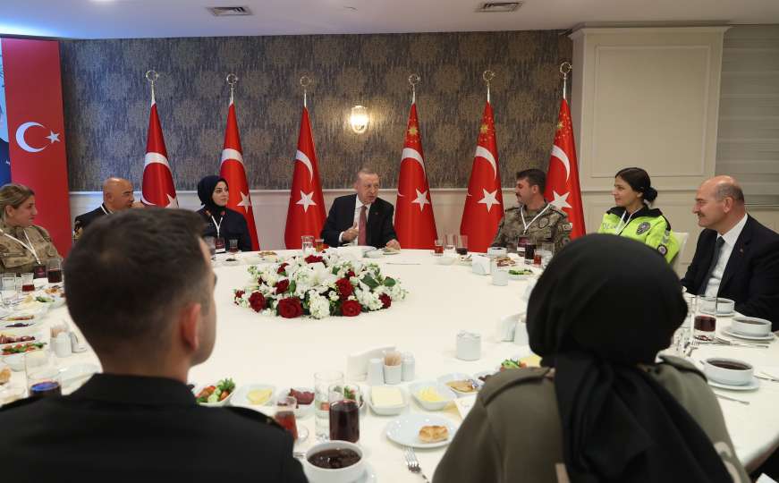 Erdogan večeras iftario sa turskom policijom